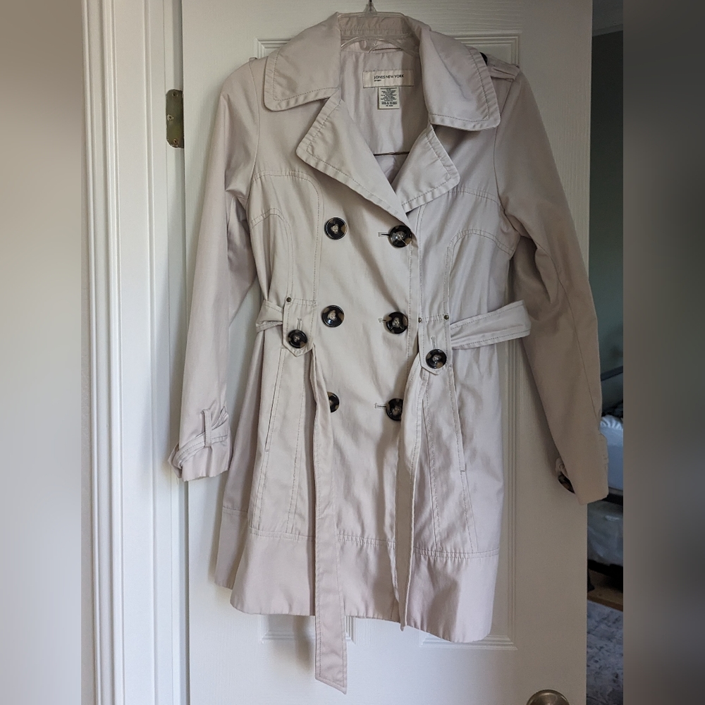 Short trench coat